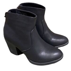 Wholesale Boutique ZipUp Black Ankle Bootie NEW in box